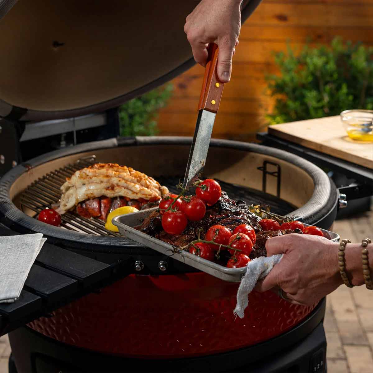 Keramisk grill Konnected Big Joe 61 cm rustfritt stål termometer nærbilde