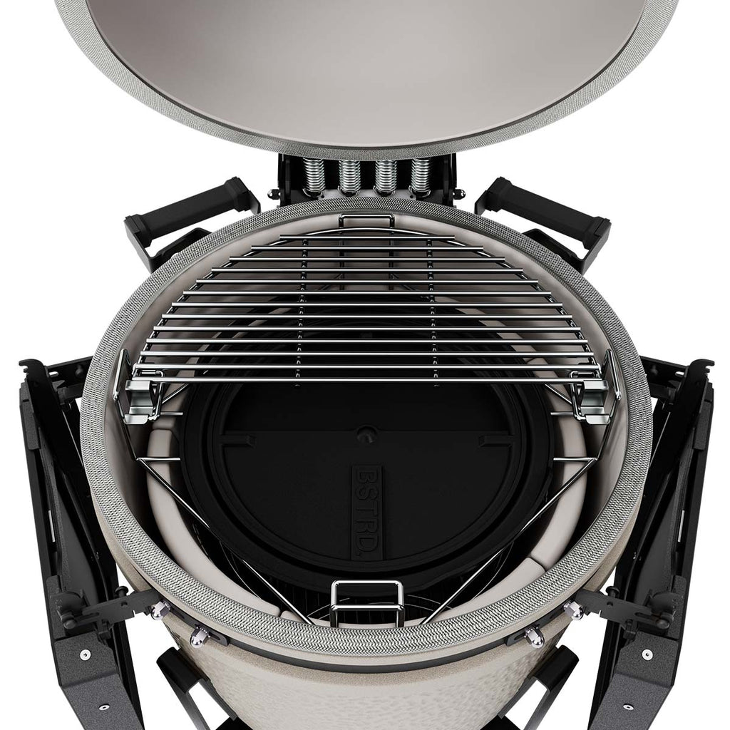 Keramisk grill Pro Large Complete 49 cm Desert Sand montert i hage