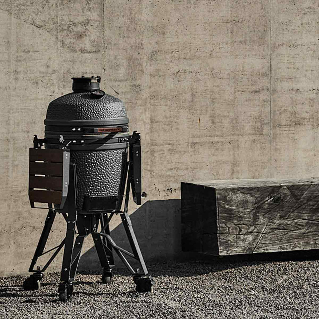 Keramisk grill VX Large Complete 49 cm - The Bastard montert i utekjøkken