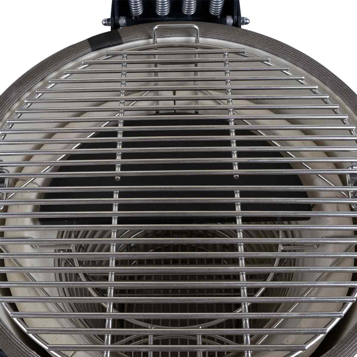 Keramisk grill VX Large Solo - The Bastard i bruk med grillmat