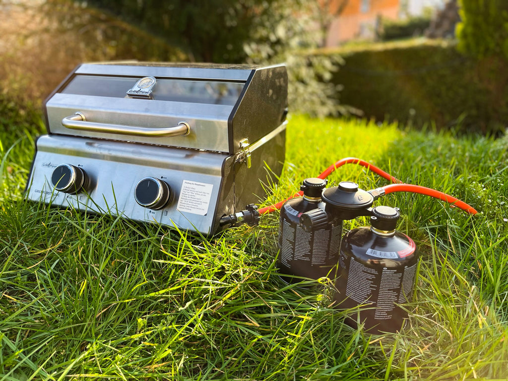 Montert Kombi kartusj-trykkregulator 50 mbar for 2 patroner på gassgrill