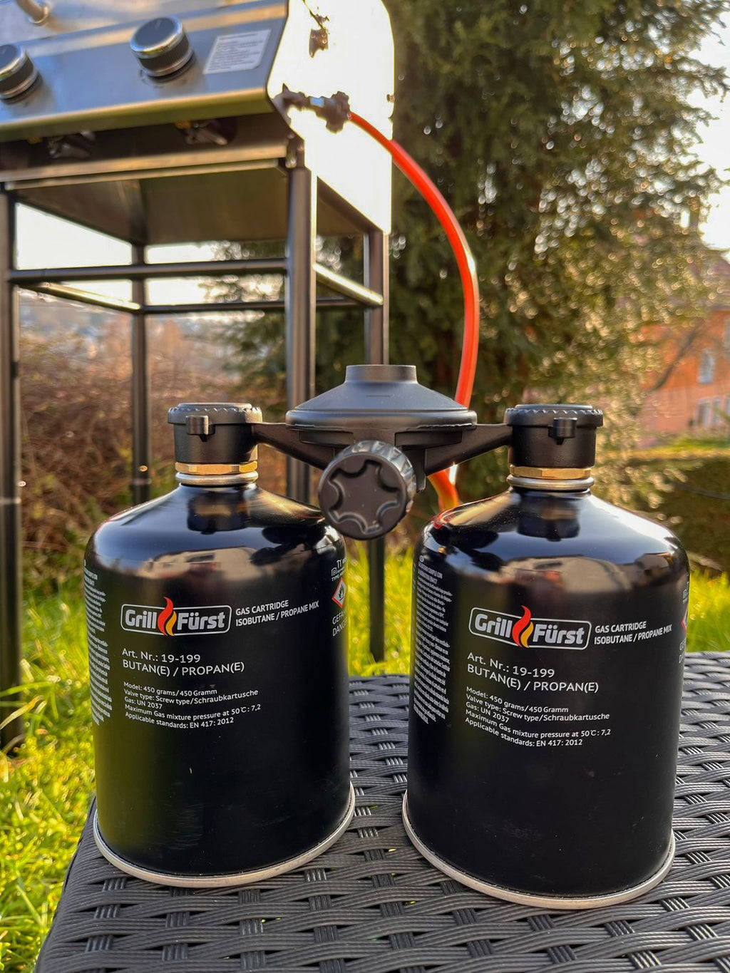 Nærbilde av gjenge og tilkobling på Kombi kartusj-trykkregulator 50 mbar for 2 patroner