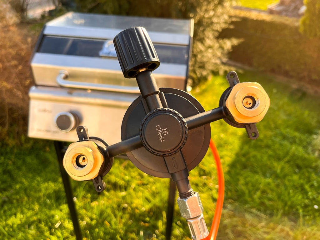 Bakside av Kombi kartusje-trykkregulator 50 mbar for 2 kartusjer