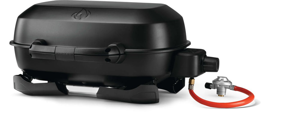 Kompakt gassgrill TravelQ 240 svart i bruk på campingtur