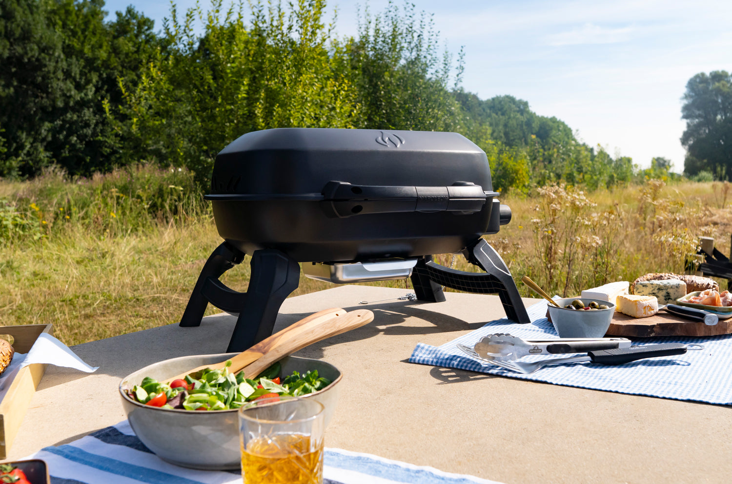 Detalj av Jetfire tenning på Kompakt gassgrill TravelQ 240 svart