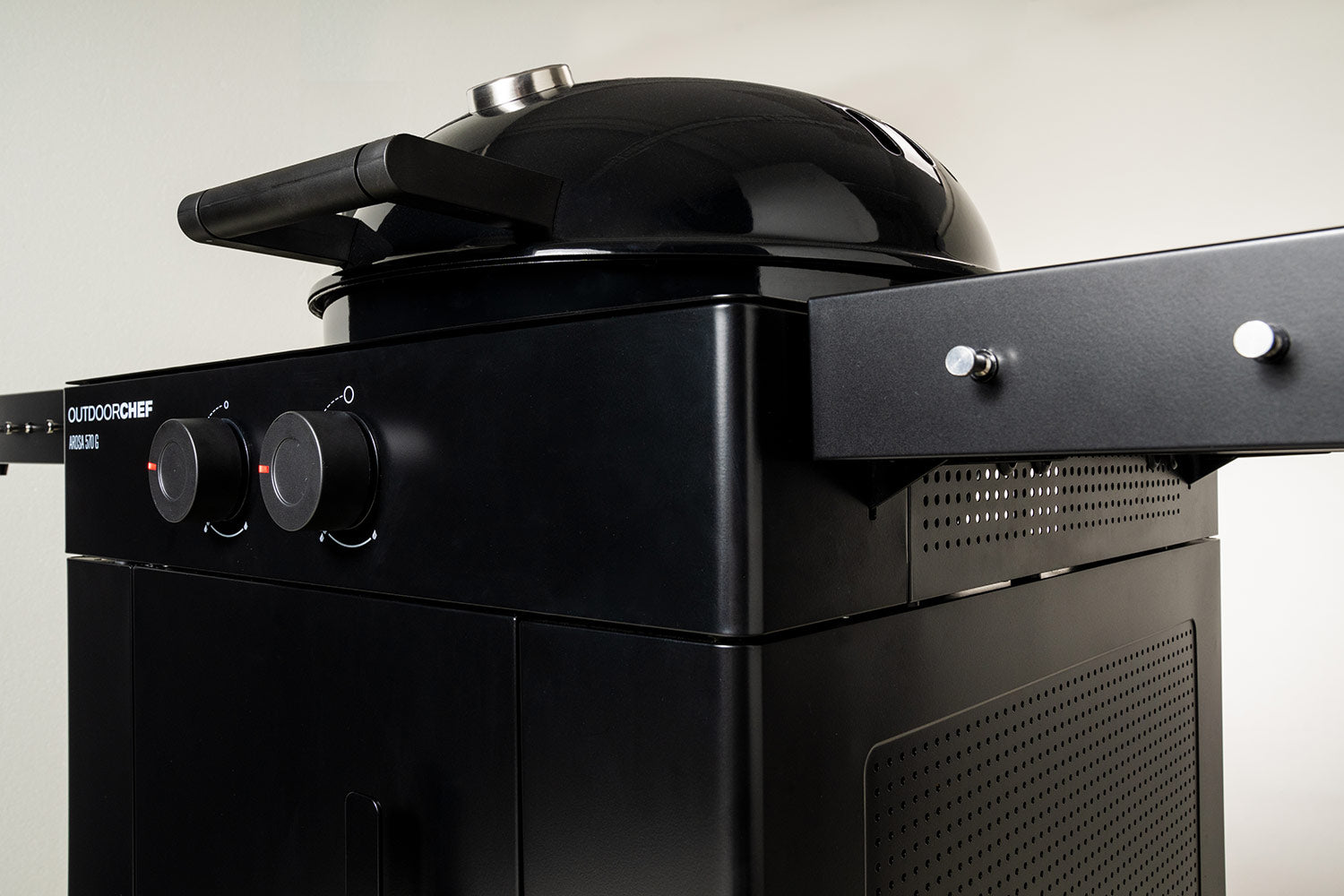 Detaljbilde av rustfrie brennere på Kulegassgrill Arosa 570 G Evo Black Style