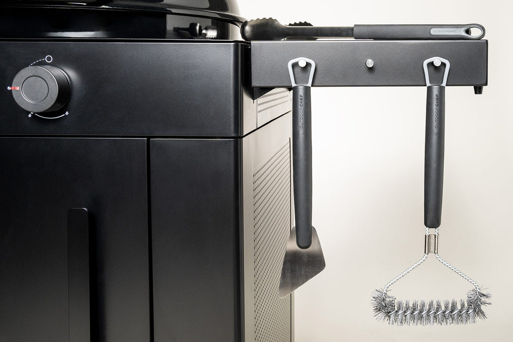 Montert Kulegassgrill Arosa 570 G Evo Black Style med sammenklappede sidebord