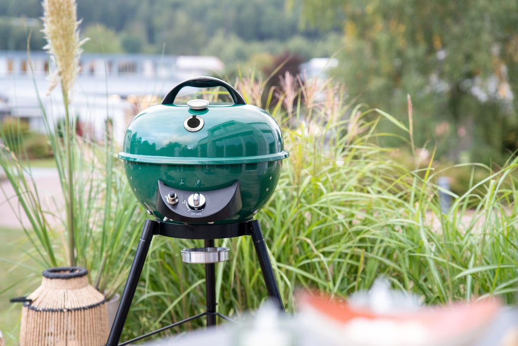 Kulegassgrill City 420 G SE Green i bruk med lokk lukket