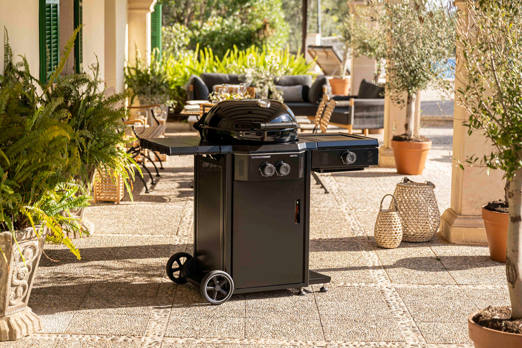 Montert Kulegassgrill Davos 570 G Pro BZ med åpen lokk