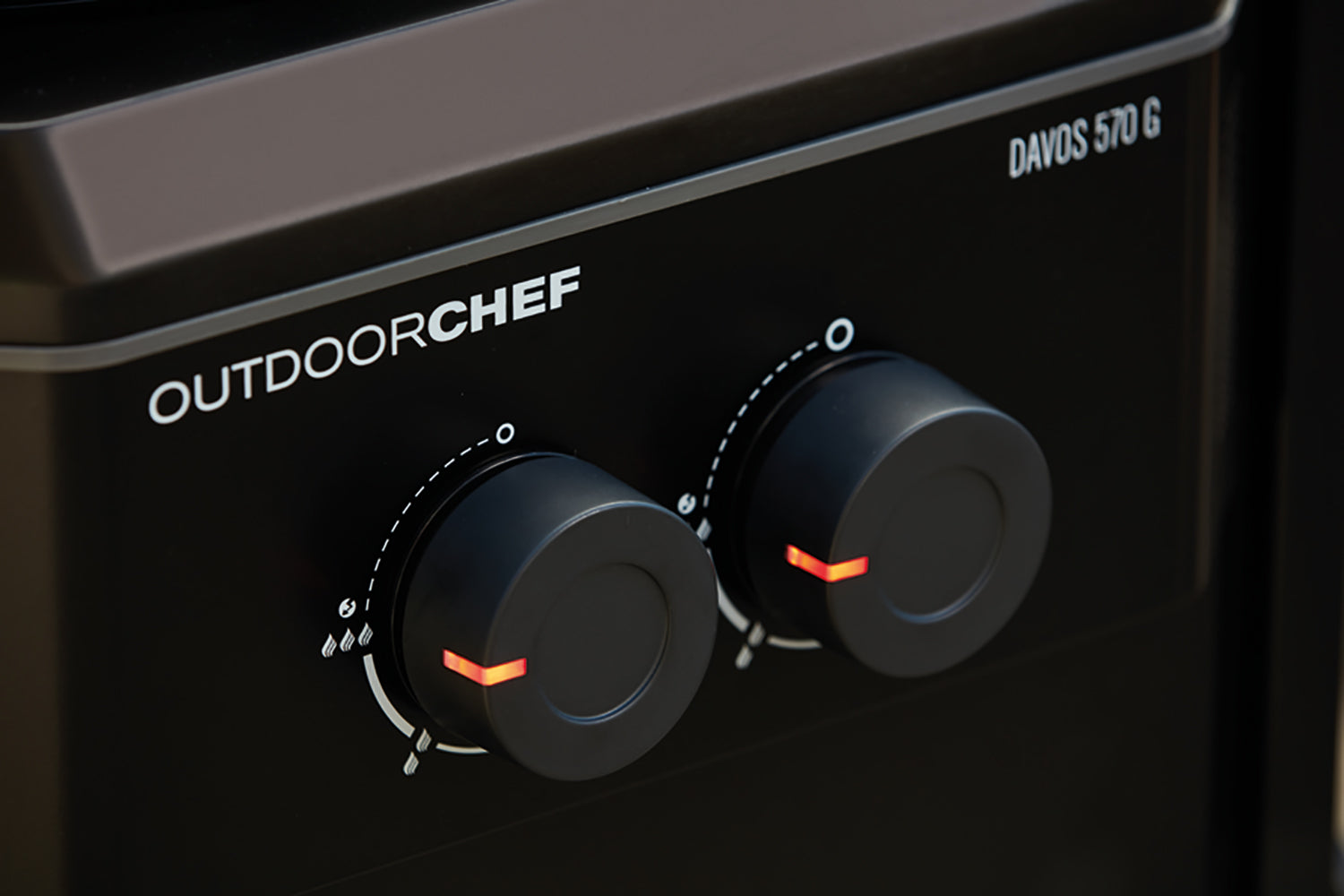 Montert sidebord på Kulegassgrill Davos 570 G Pro 2 brennere 54 cm