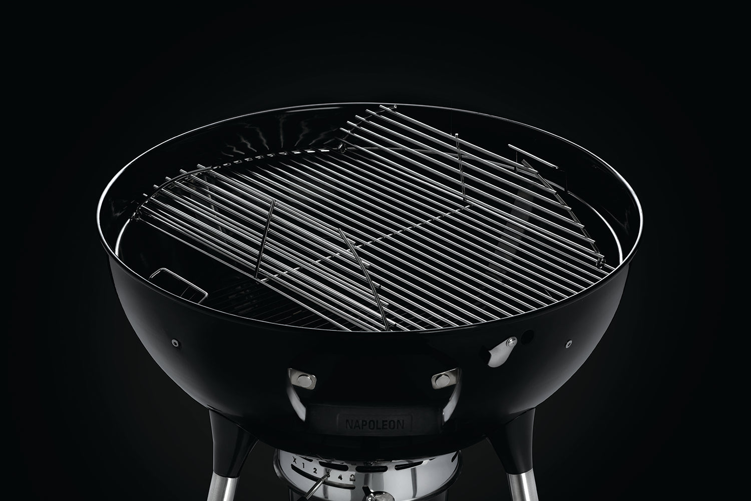 Sidevisning av Kulegrill 57 cm rustfritt stål rist - Napoleon