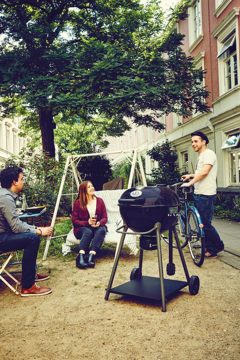 Nærbilde av klappbar grillrist på Kulegrill Kensington 570 C