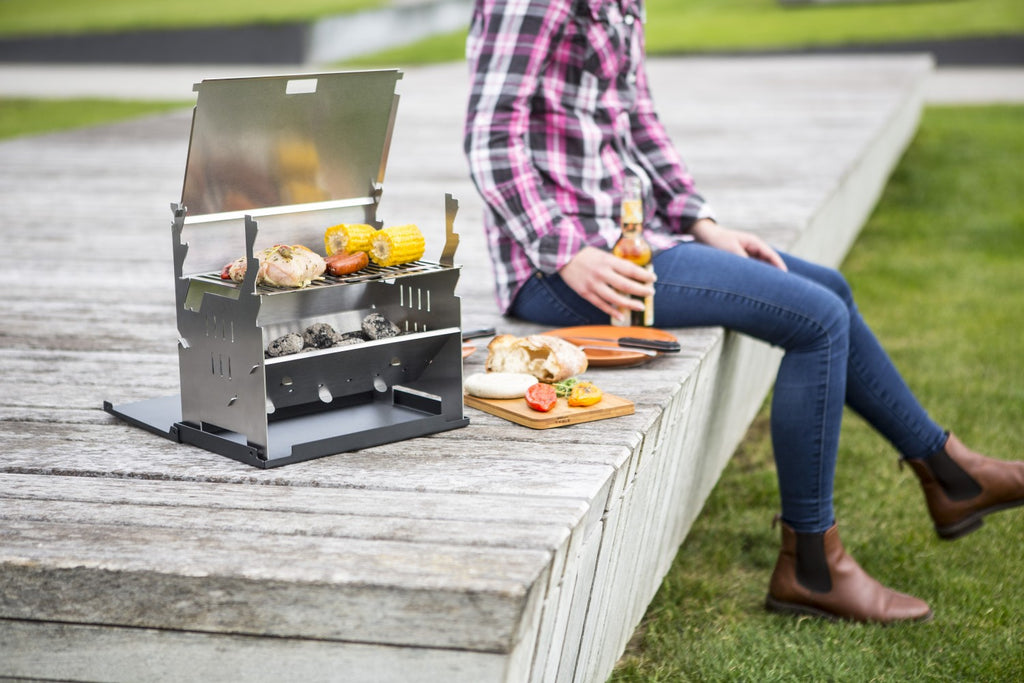 Nærbilde av grillristen på Kullgrill Fennek kompakt rustfritt stål