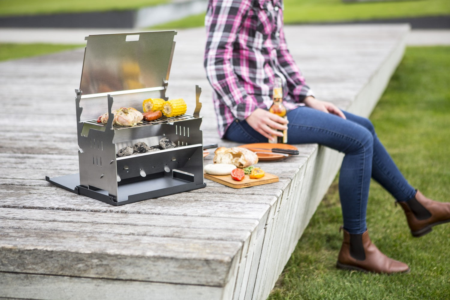Nærbilde av grillristen på Kullgrill Fennek kompakt rustfritt stål