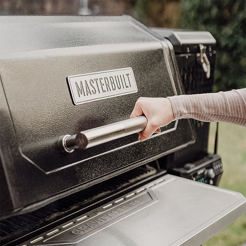 Kullgrill Gravity Series XT digital med smoker - Masterbuilt bakside
