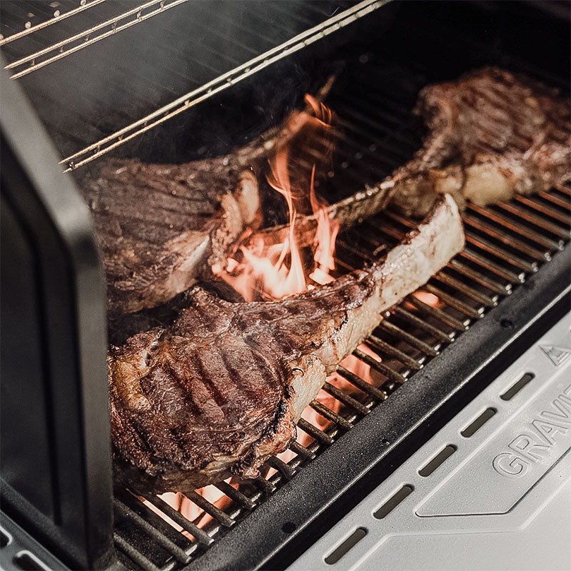 Kullgrill Gravity Series XT digital med smoker - Masterbuilt med DigitalFan™ teknologi
