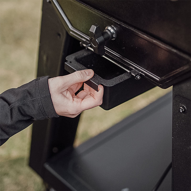 Røykestativ på Kullgrill Gravity Series XT digital smoker Masterbuilt