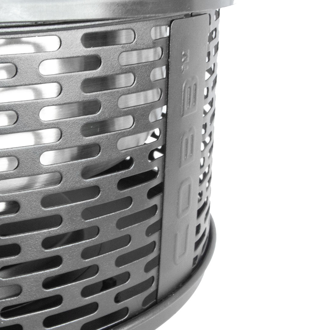 Nærbilde av askefanger på Kullgrill Pro Black med Cobb