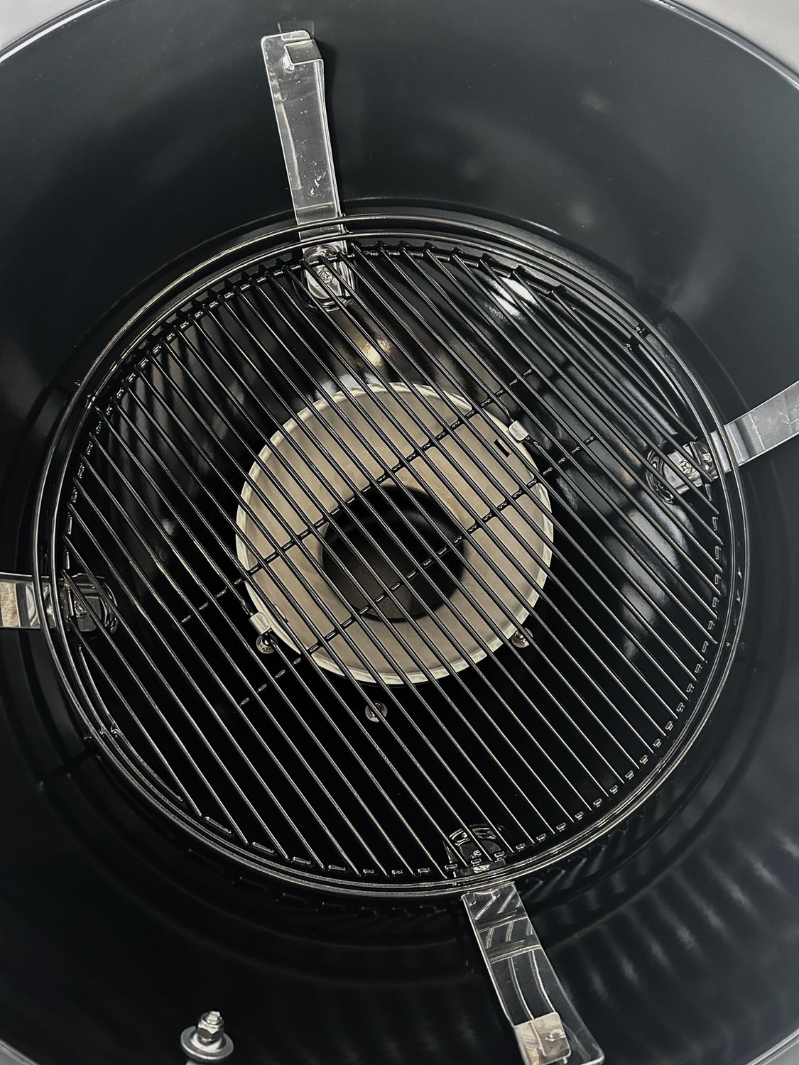 Kullgrill PRO kulegrill 57 cm støpejernsrist Napoleon avtakbar askeoppsamler