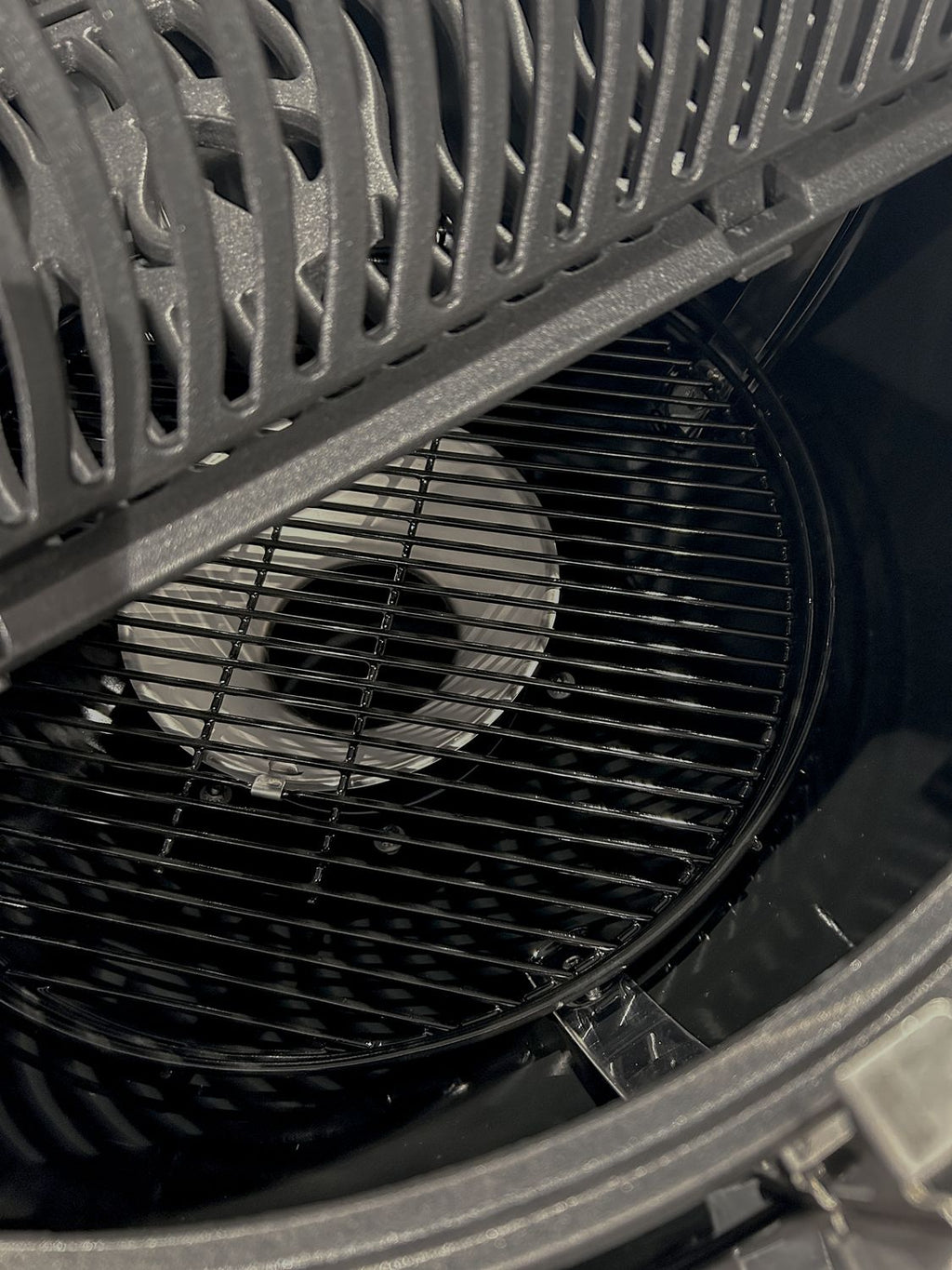 Kullgrill PRO kulegrill 57 cm støpejernsrist Napoleon luftventiler