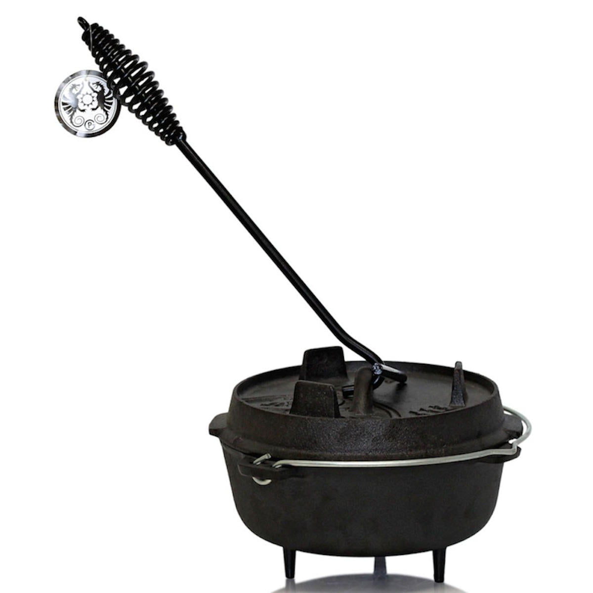 Detalj av lokkløfter for dutch oven - Petromax i bruk