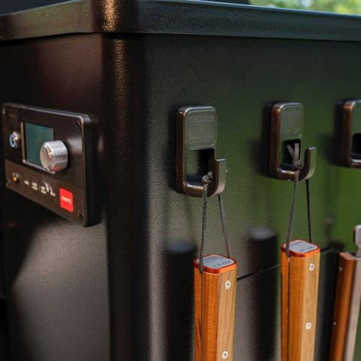Detalj av Magnetkroker i aluminium 3-pakning - Traeger magnetisk feste