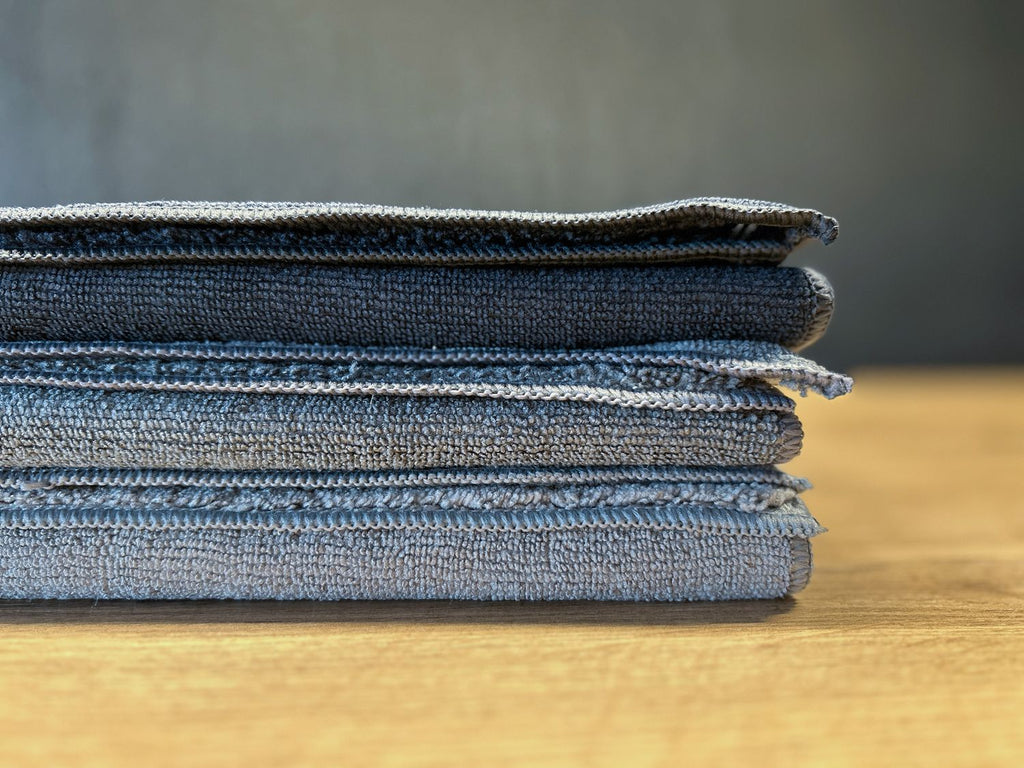 Mikrofiberklut 50x50 cm 3-pk rengjøringssett nærbilde av fargeutvalg