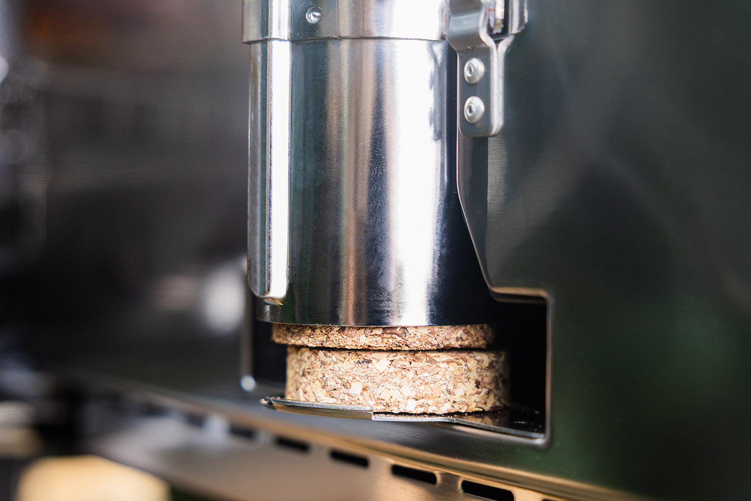 Montert Elektrisk røykovn Raven med Bluetooth 87 liter Bradley Smoker i bruk