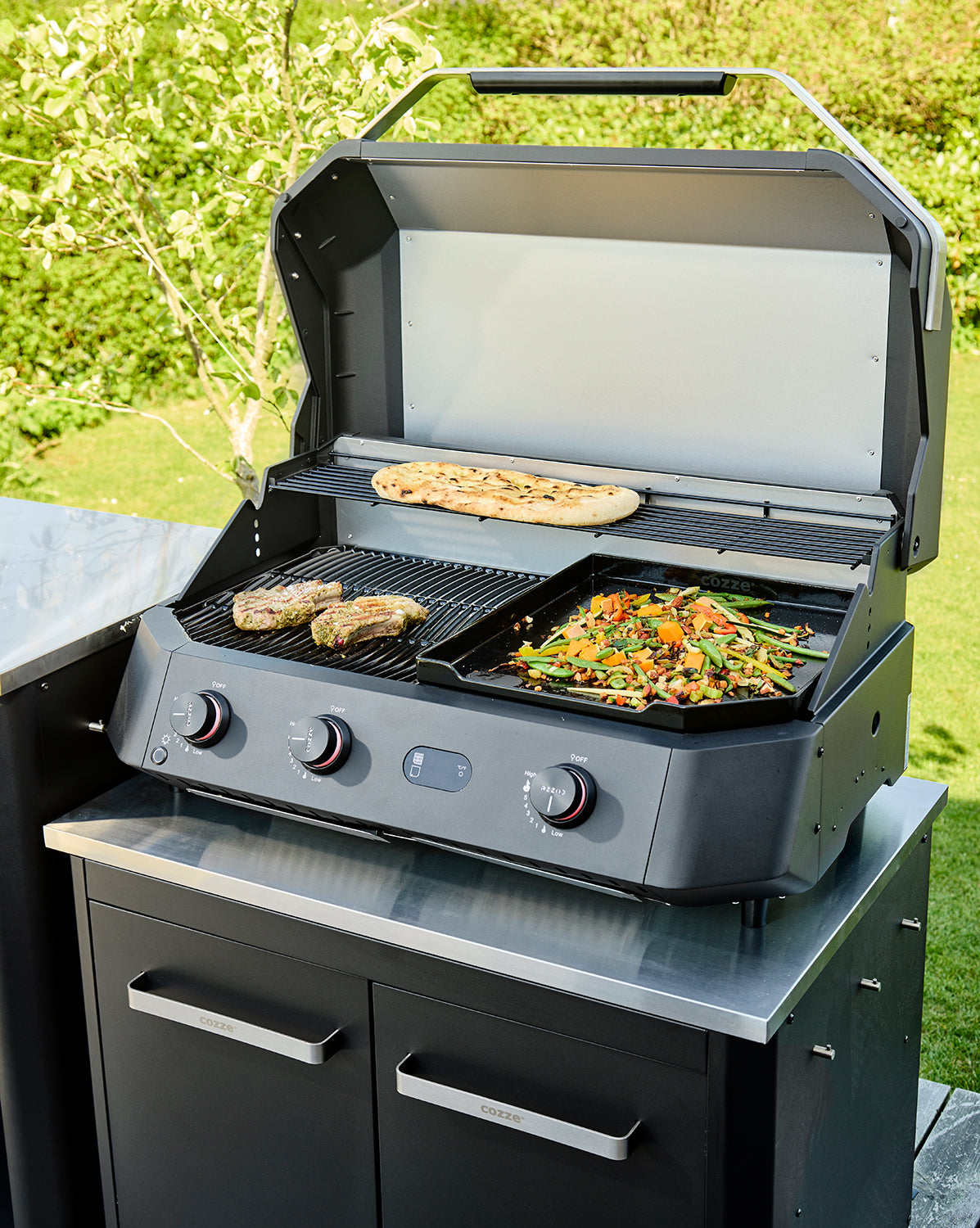Montert Plancha grill G-800 Combo med grillrist og grillsett