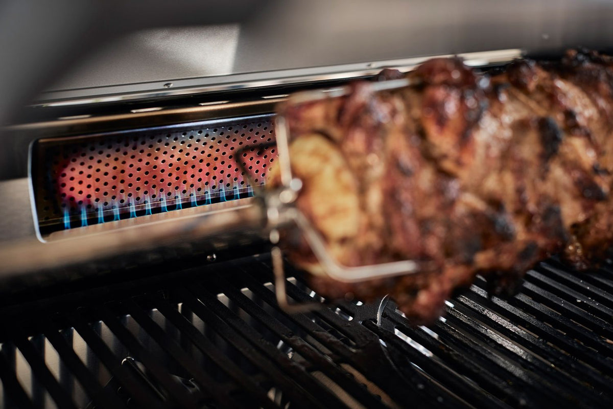 Oppbevaringsskap med dobbeltdører på Gassgrill Monroe Pro 3 SIK Turbo