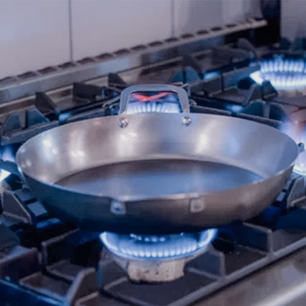 Paellapanne karbonstål 35 cm - Hot Wok montert på kokeplate