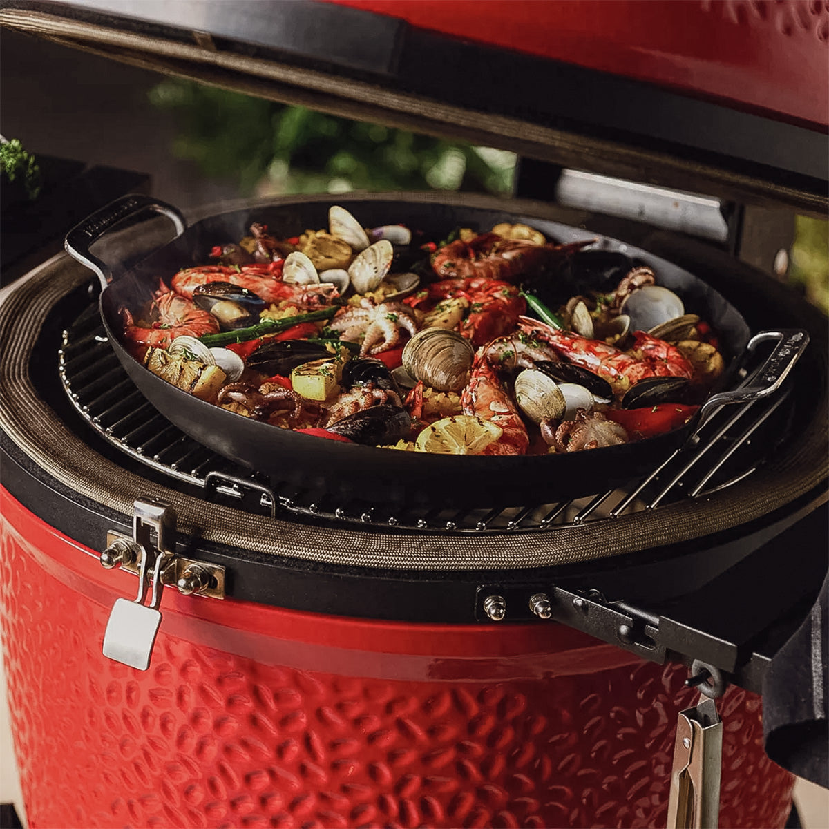 Paellapanne karbonstål 45 cm for keramisk grill - Kamado Joe bakside