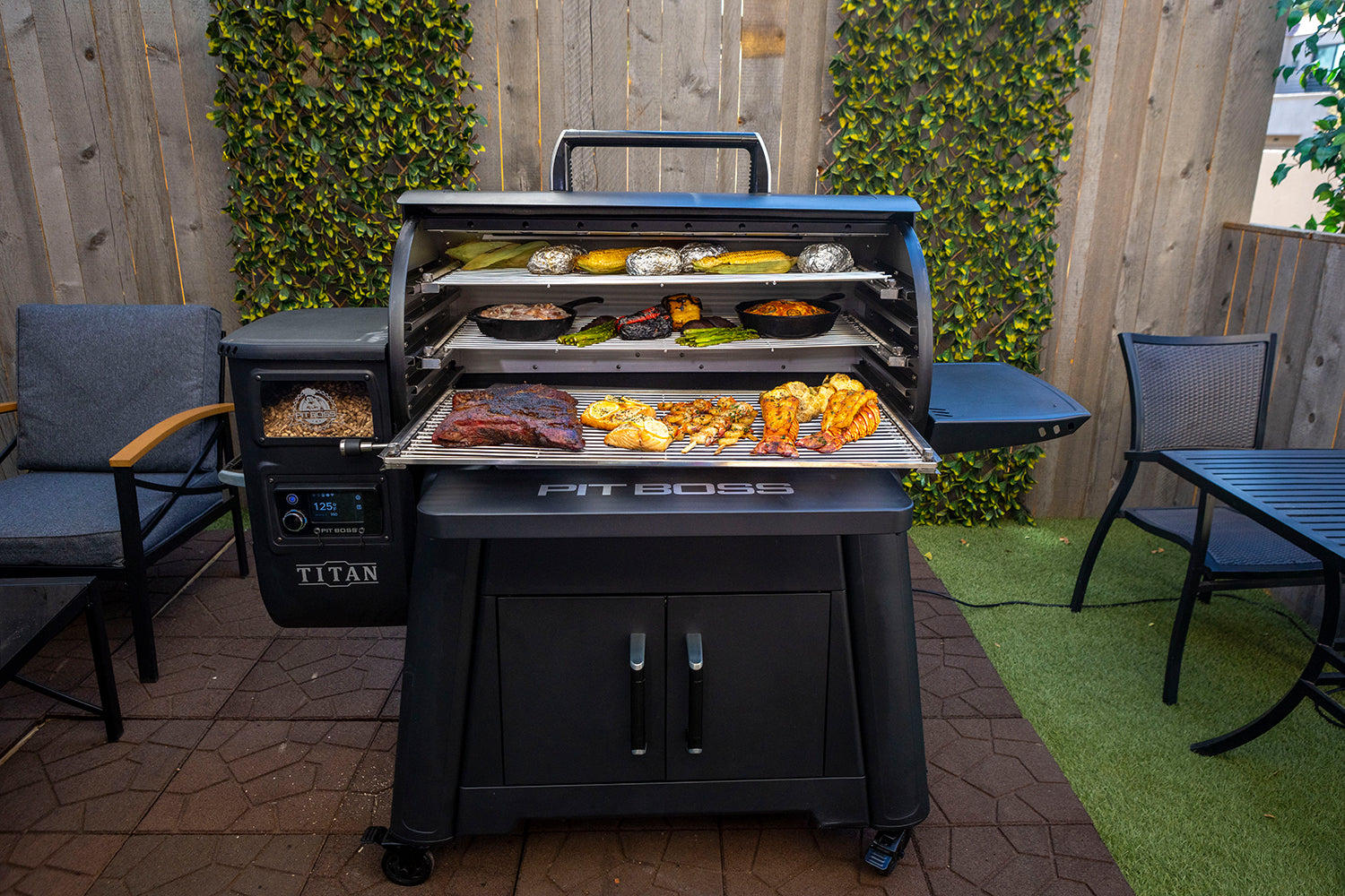 Pelletsgrill Competition Series 1600 Titan WiFi 3 nivåer - Pit Boss nærbilde av grillrist