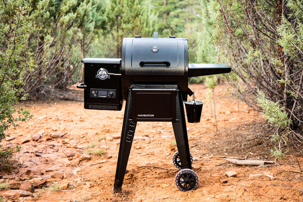 Pelletsgrill Navigator 550 inkl grilltrekk støpejernsrist montert med sidebord
