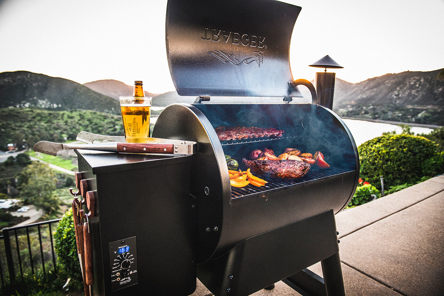 Pelletsgrill PRO 22 med digital styring 56 cm detalj av kontrollpanel