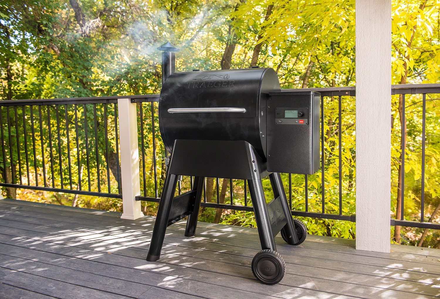 Montert Pelletsgrill PRO 575 med WiFire og D2-kontroller i bruk