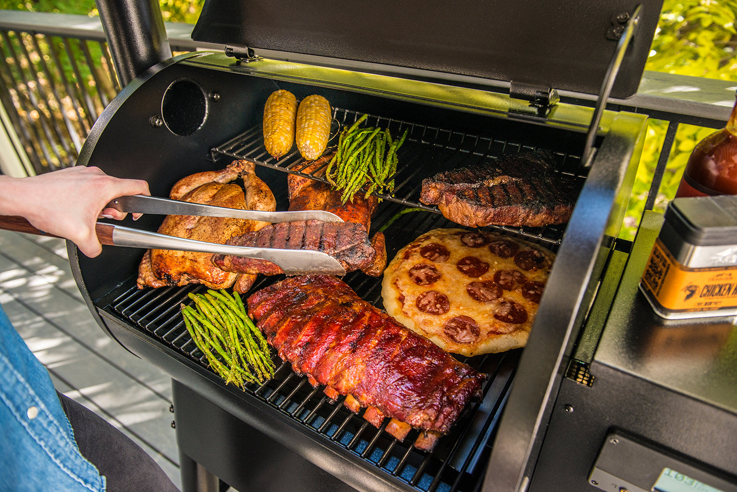 Pelletsgrill PRO 575 med WiFire og D2-kontroller Pellettank