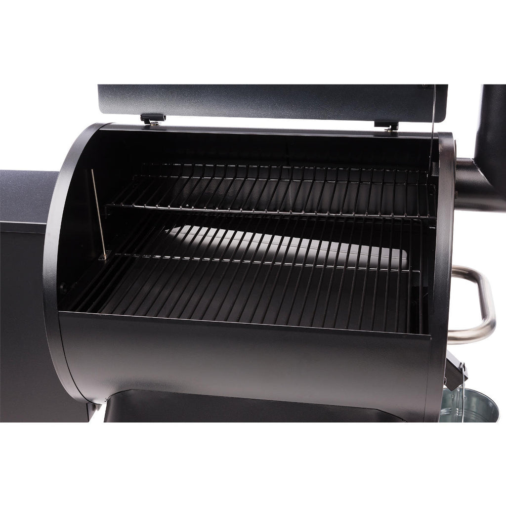 Pelletsgrill Pro Series 22 Blue svart montert utendørs