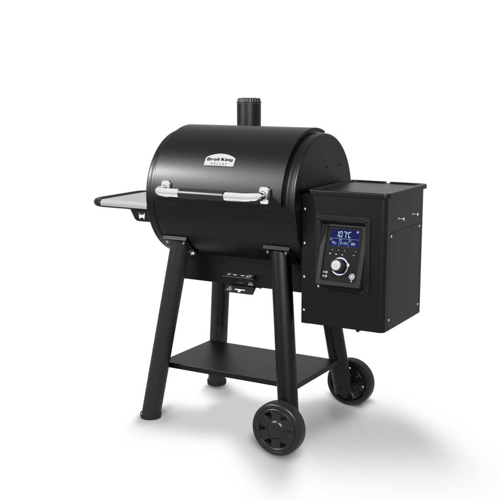 Montert Pelletsgrill Regal Pellet 400 med grilltrekk i hage