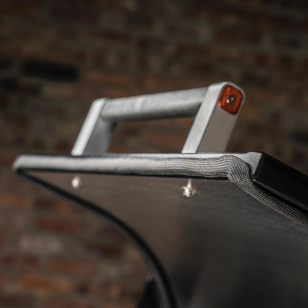 Magnetisk bambus skjærefjøl på Pelletsgrill Timberline 1300 med WiFi svart