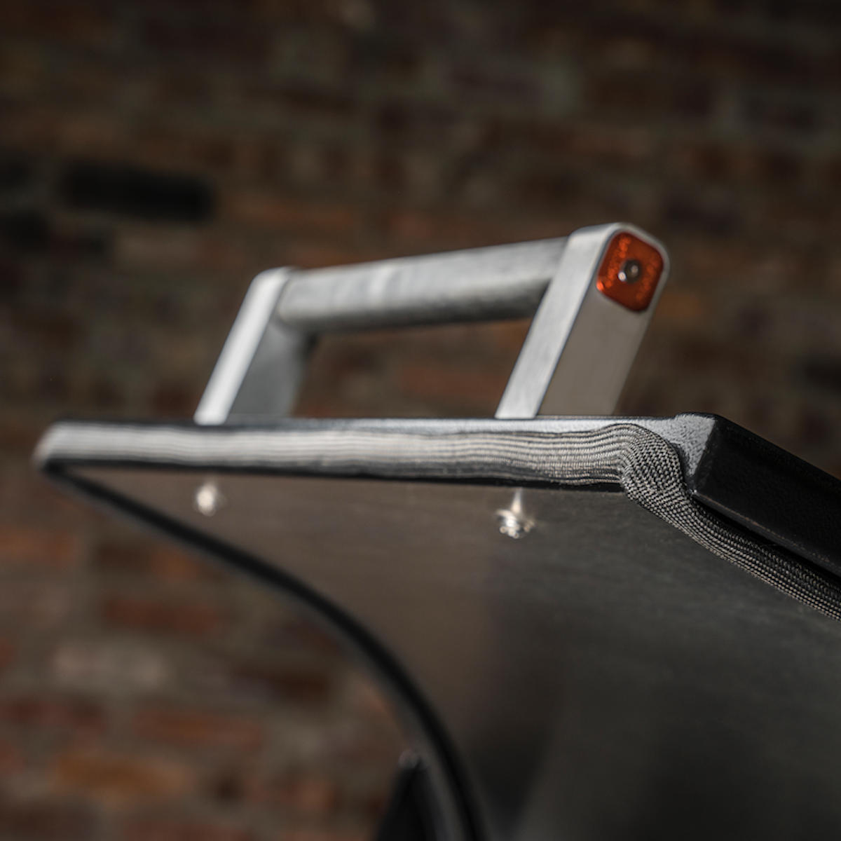 Magnetisk bambus skjærefjøl på Pelletsgrill Timberline 1300 med WiFi svart