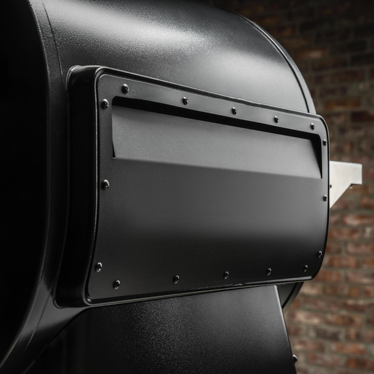 Sidehylle med kroker på Pelletsgrill Timberline 1300 med WiFi svart