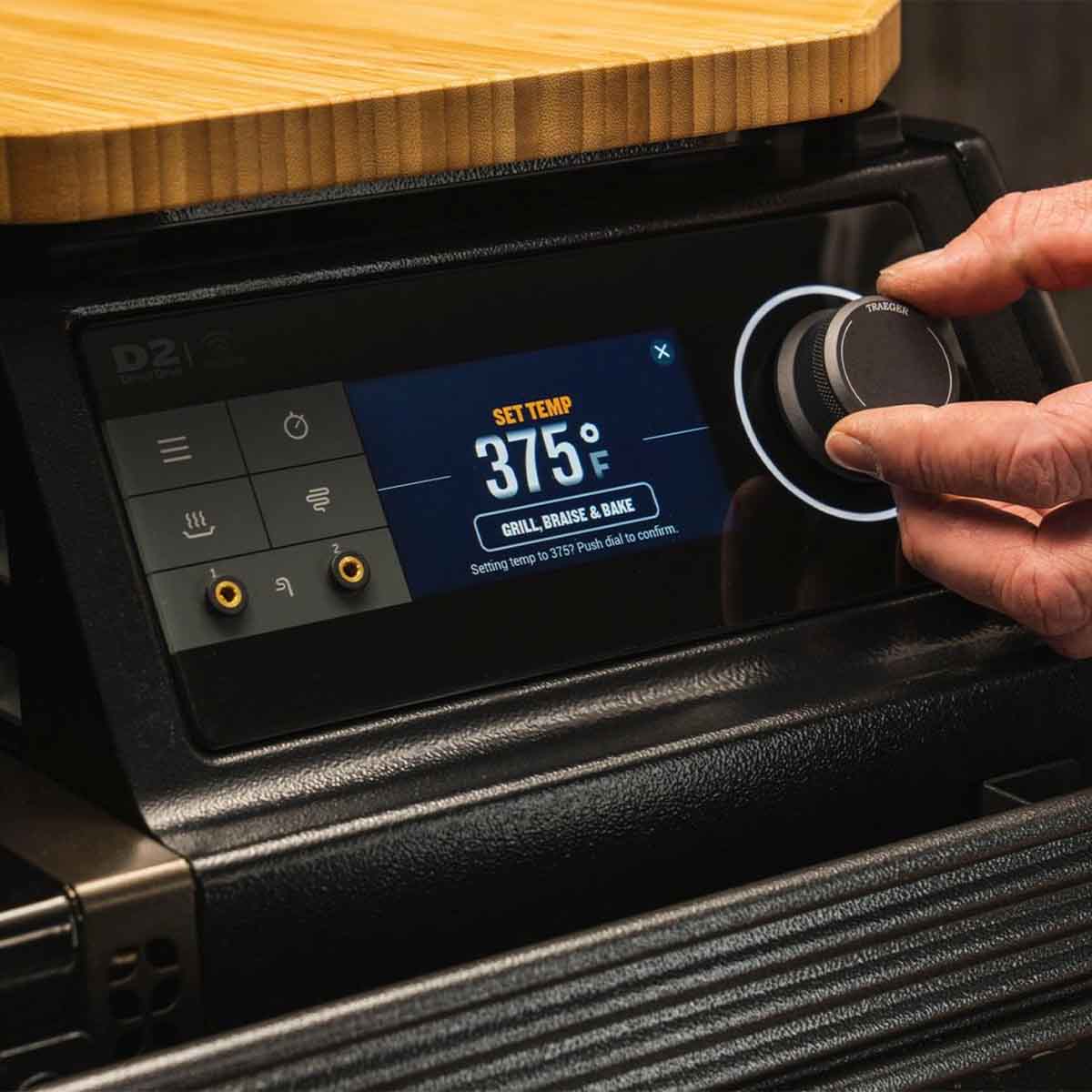 Nærbilde av kontrollpanel på pelletsgrill Timberline med WiFi svart - Traeger