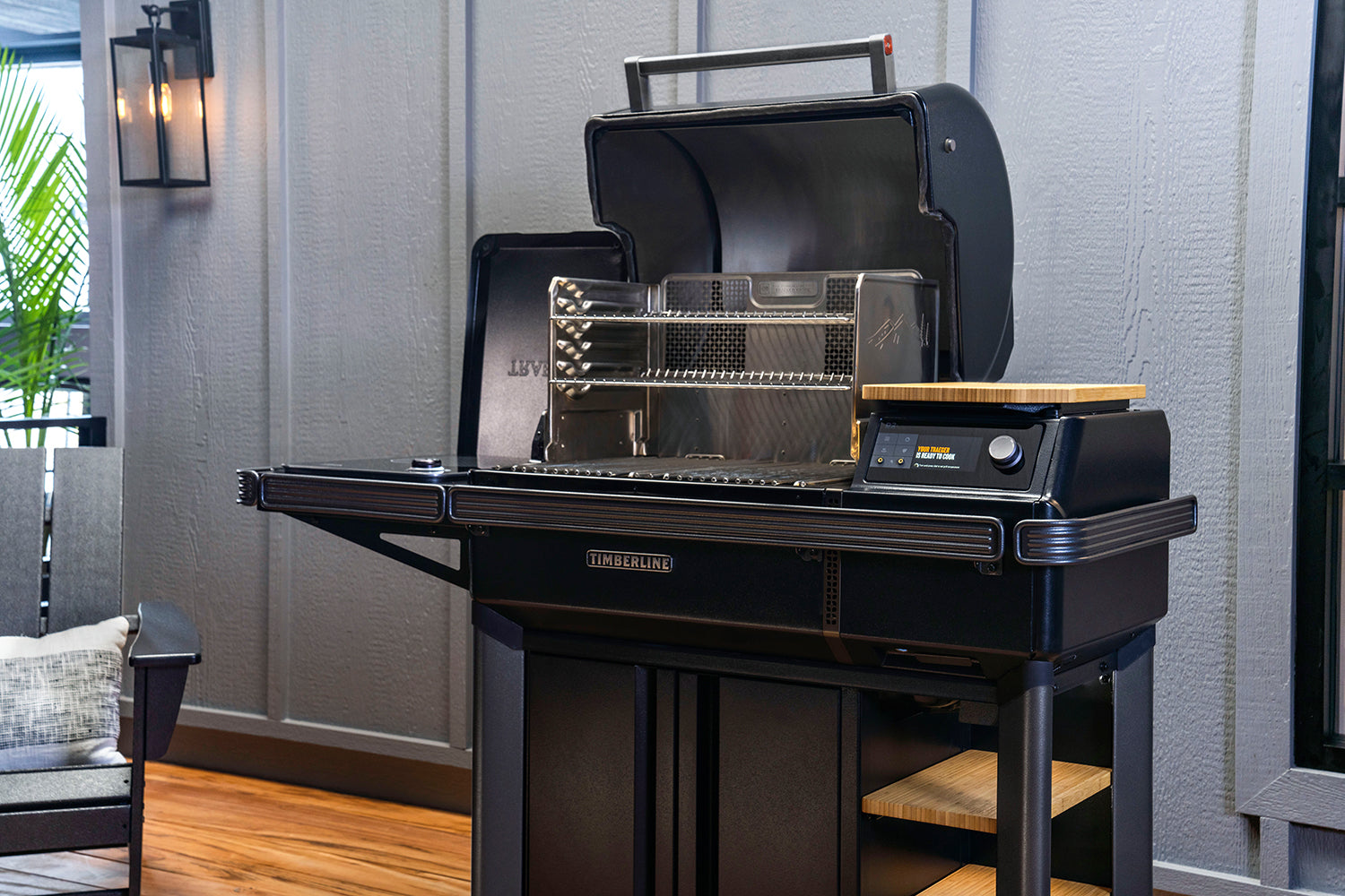 Detalj av Pelletsgrill Timberline med WiFire og Meater - Traeger grillflate i rustfritt stål