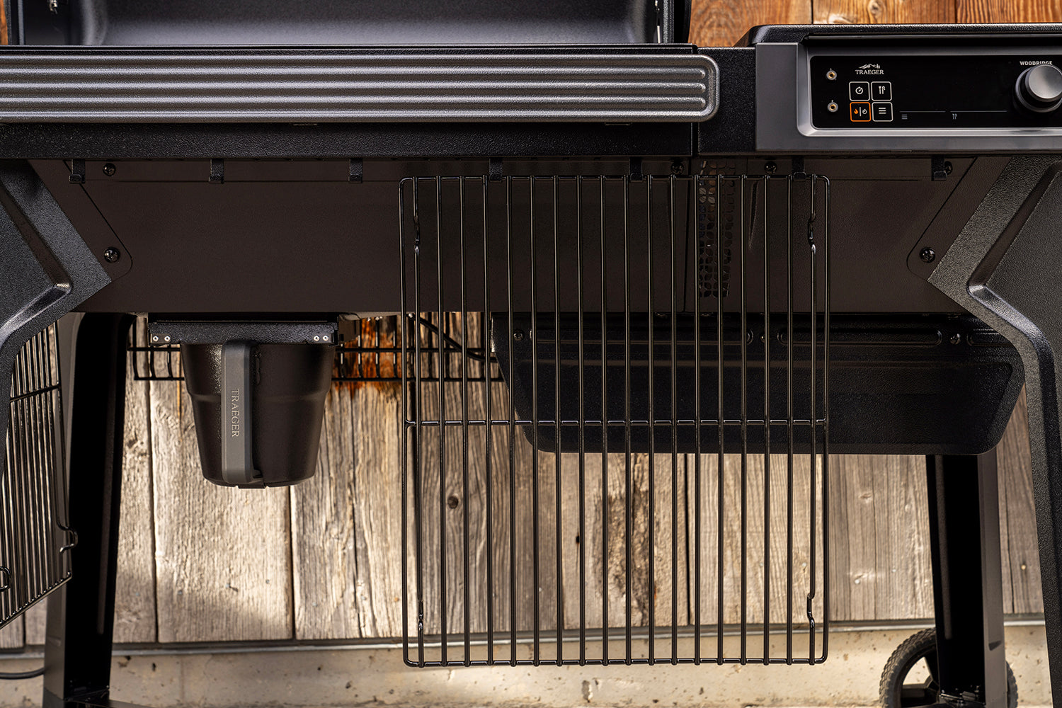 Montert Pelletsgrill Woodridge med WiFire 2 nivåer - Traeger med åpen lokk
