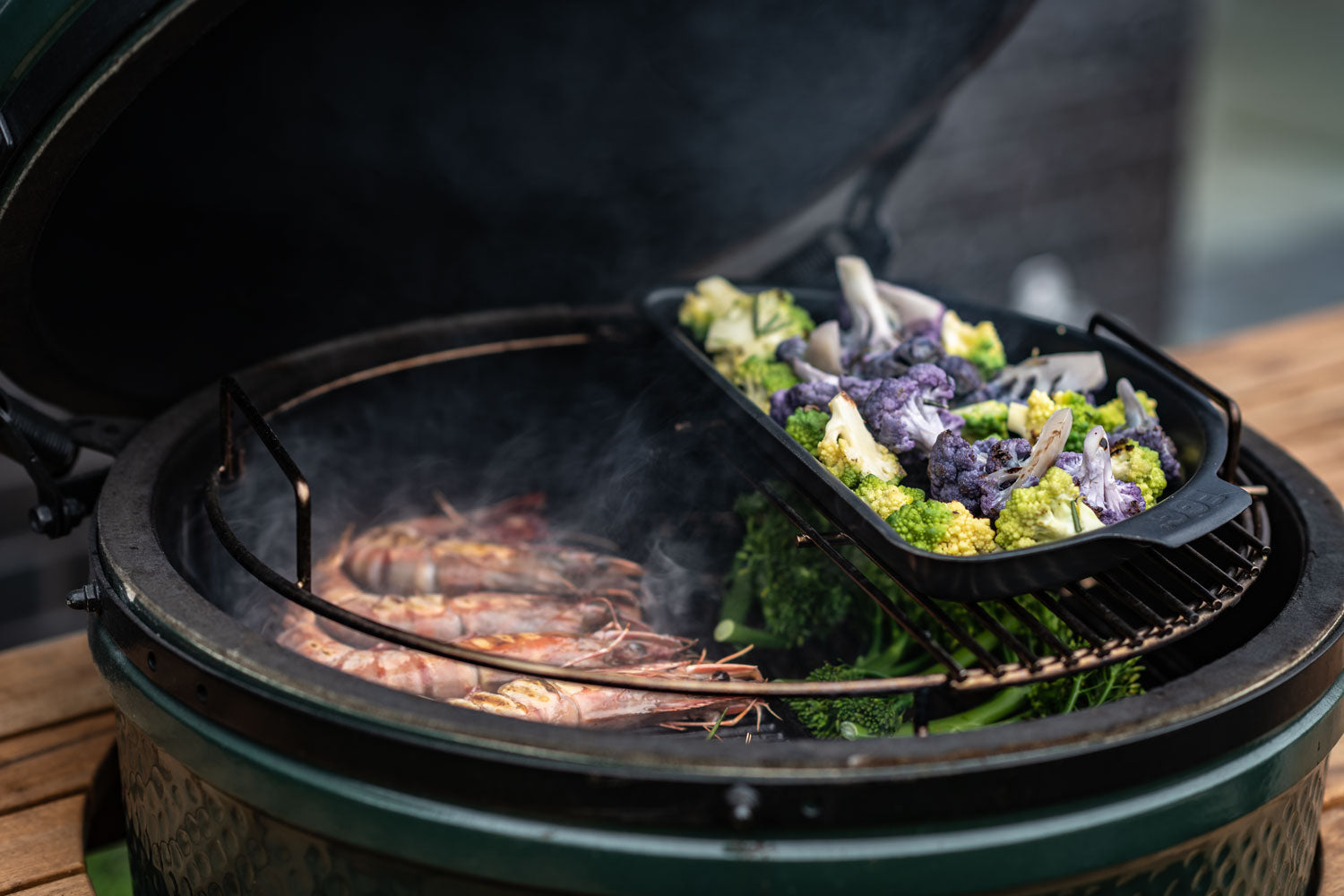Perforert halvrundt grillrist XLarge aluminium - Big Green Egg nærbilde