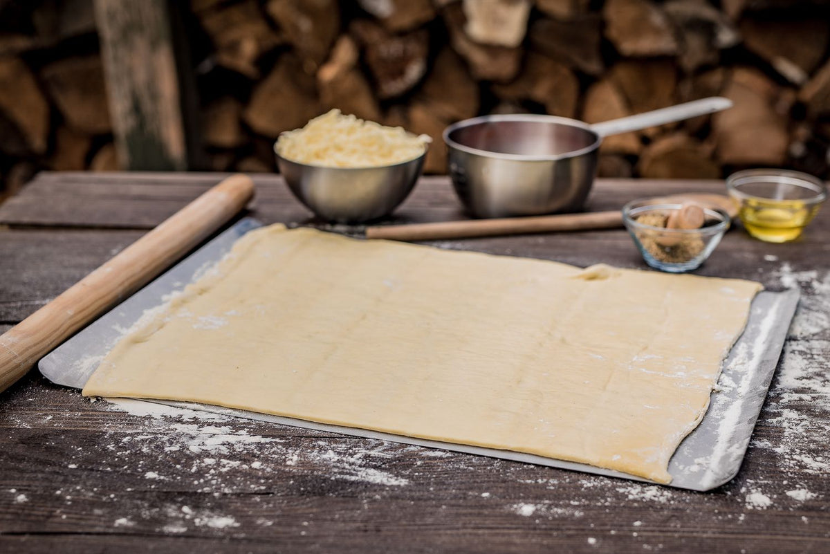 Pizzabrett rustfritt stål 40x30 cm rektangulært Grillfürst med pizza