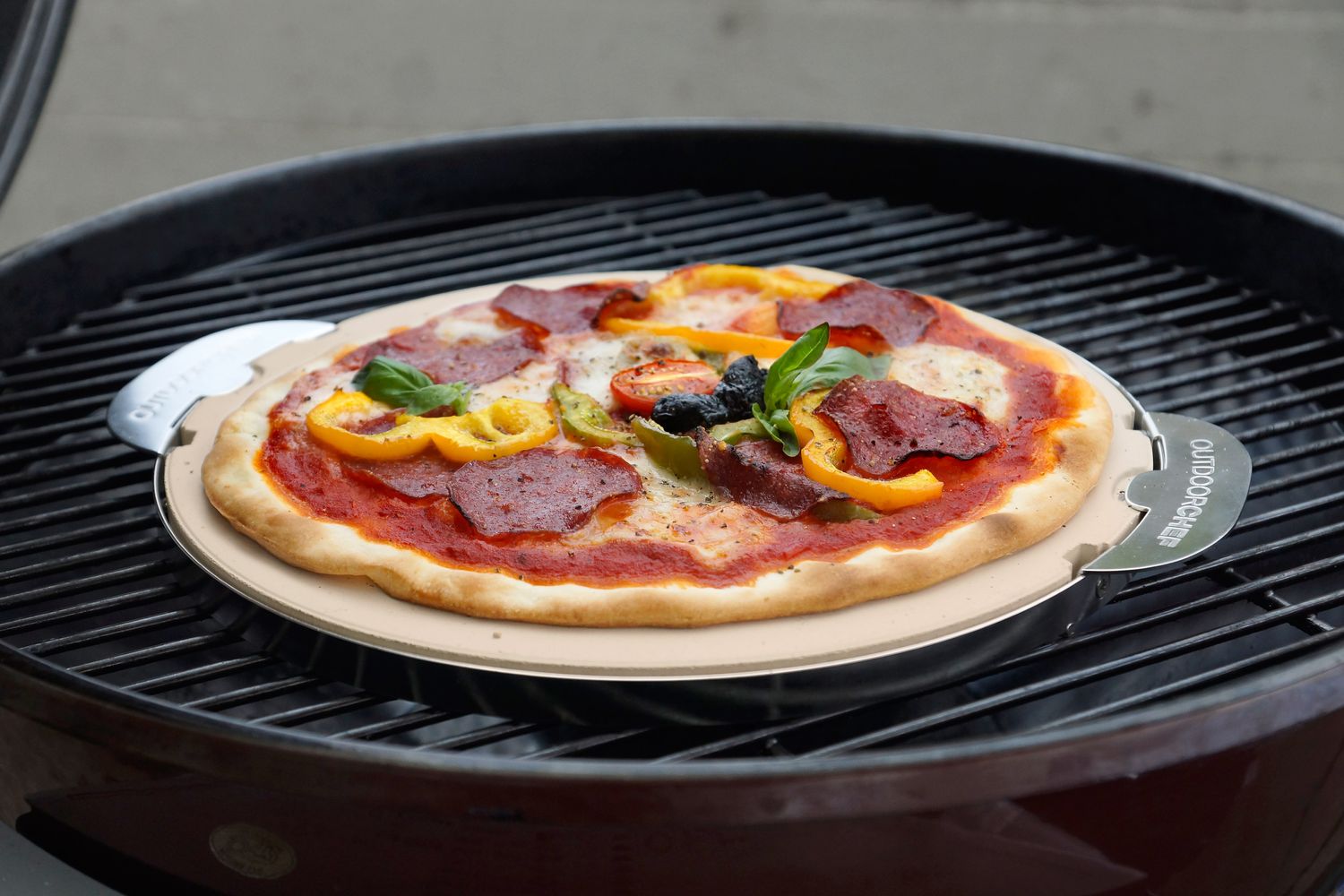 Pizzasett pizzastein Ø 32,5 cm + pizzaskjærer med håndtak
