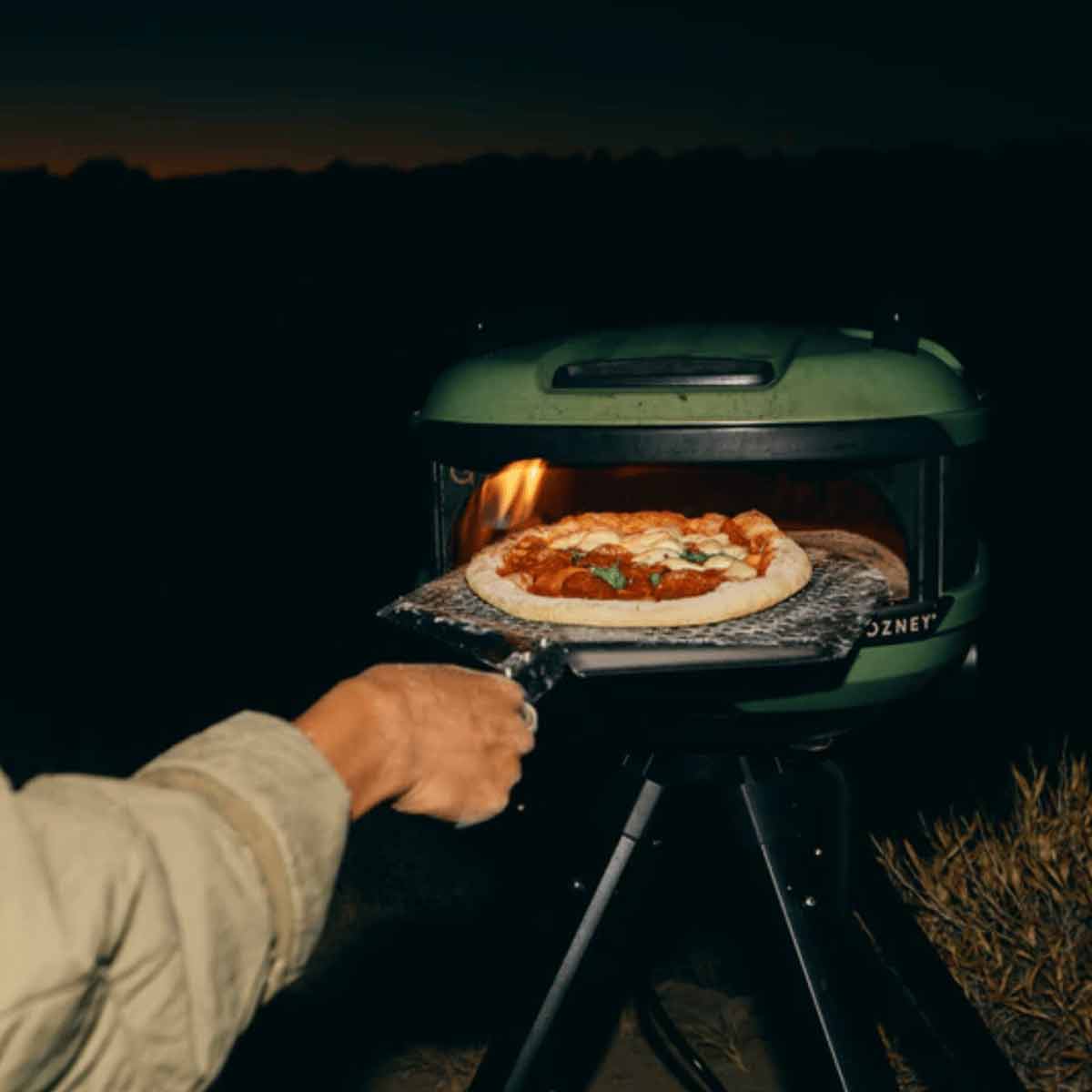 Montert Pizzaspade 12" Venture aluminium perforert - Gozney nærbilde