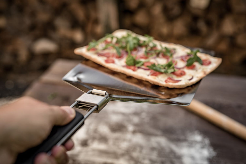Pizzaspade rustfritt stål sammenleggbar 57 cm detalj av håndtak
